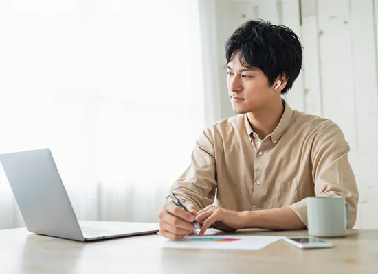 one-man-working-remotely-cat